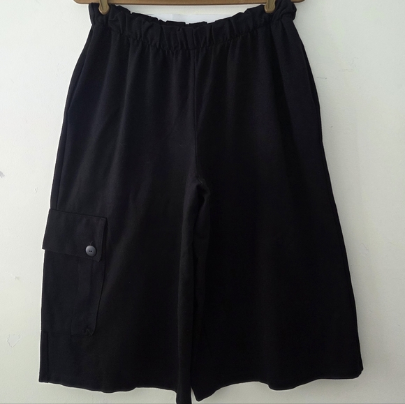 Planet By Lauren G Thick Black Cargo Pockets Bermuda Pants...